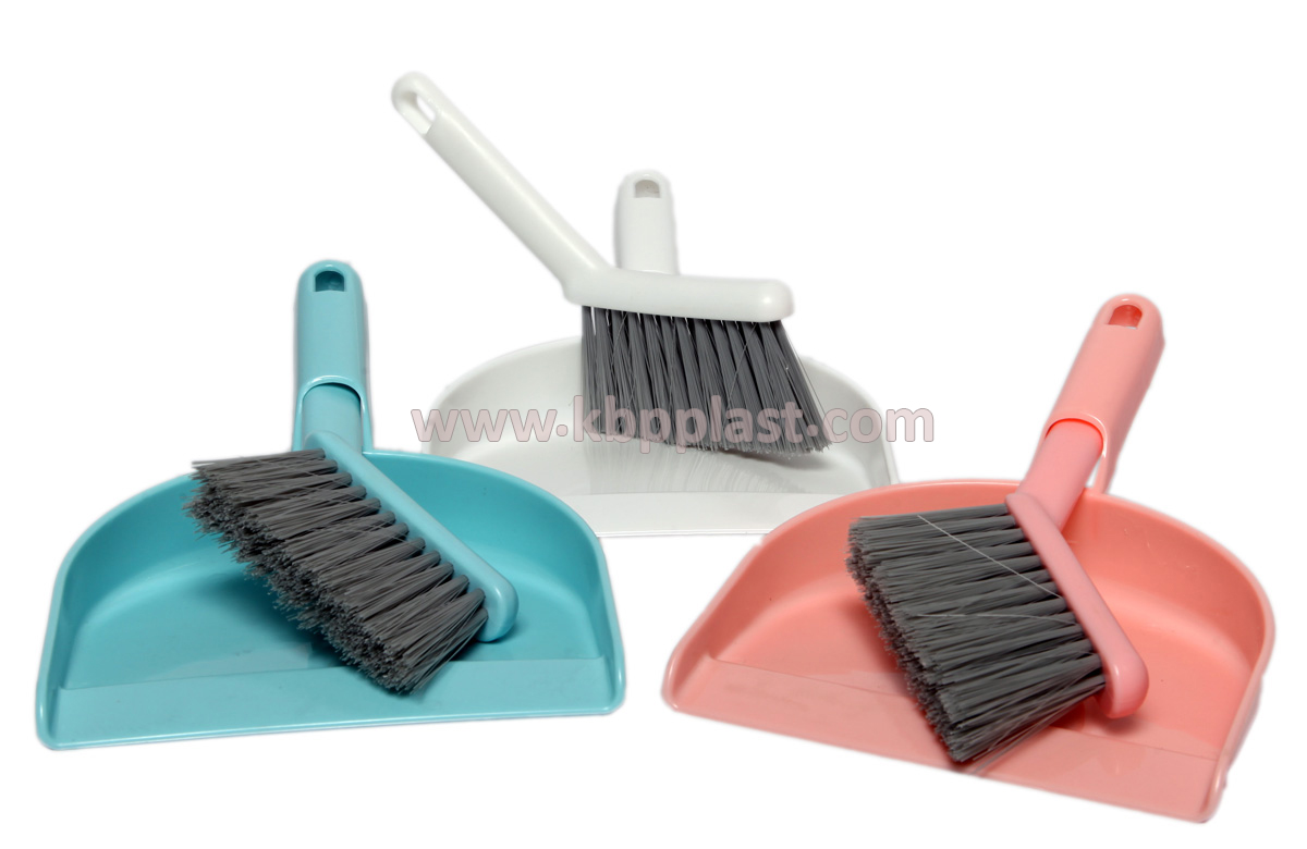 Fantasy broom & dustpan (KM)